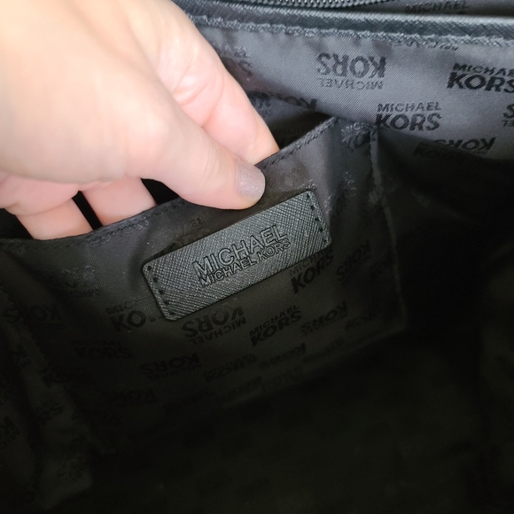 Michael kors black zip top tote fits 13" laptop gold hardware smooth leather - Picture 9 of 16